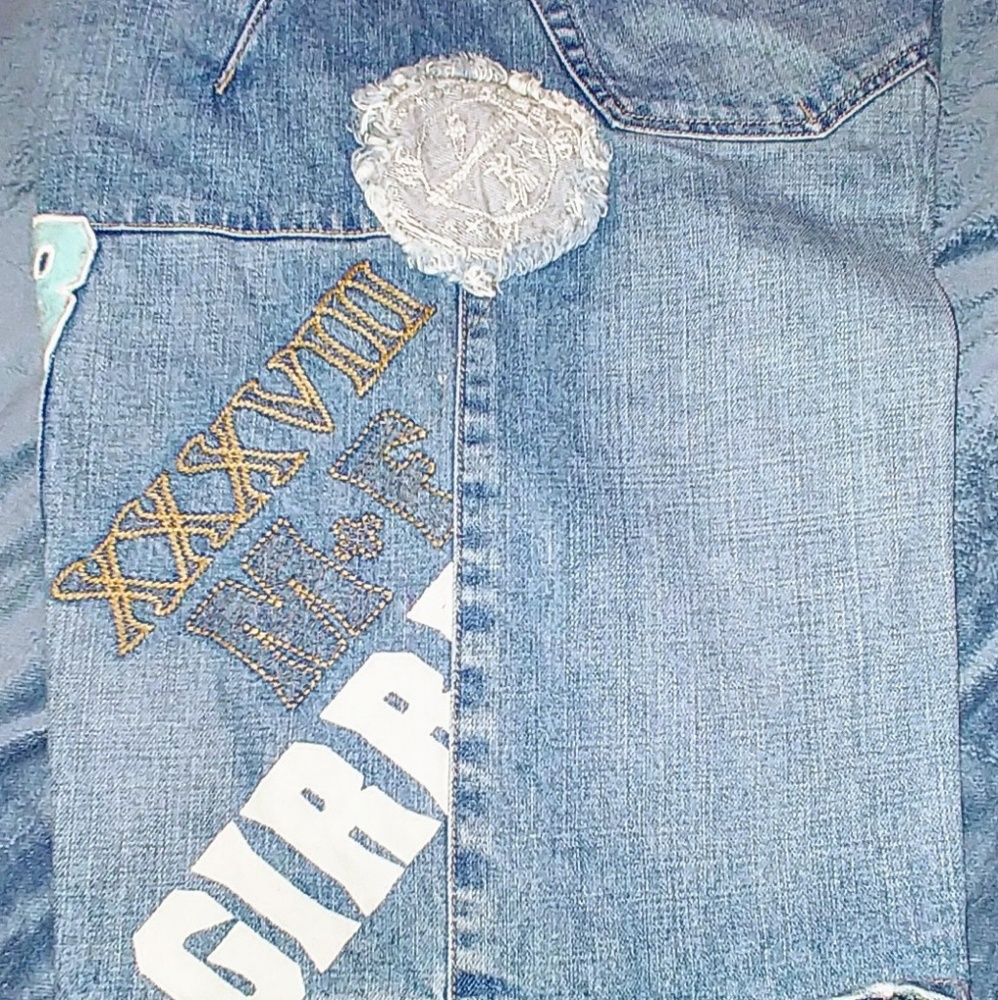 Shorts - Picture 2 of 3